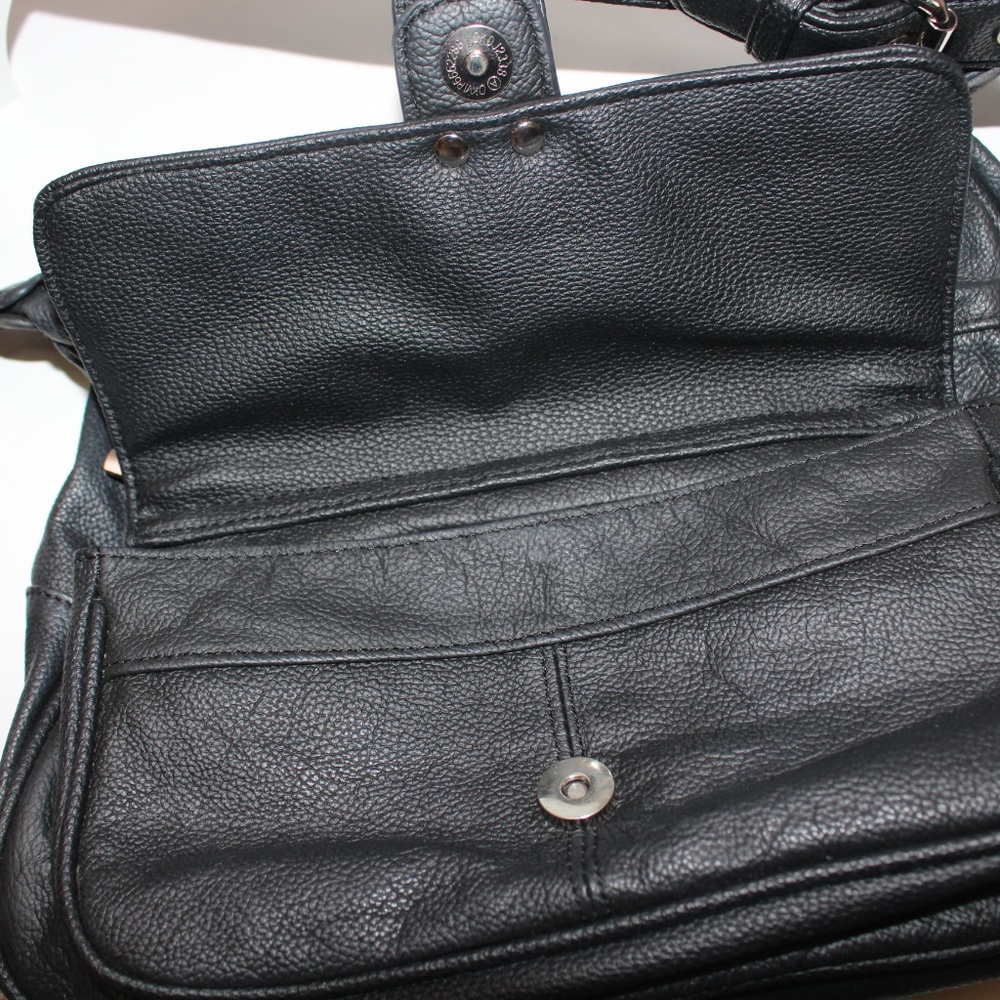 Beautiful Pebbled Black Leather Mid Size Satchel - Picture 5 of 7